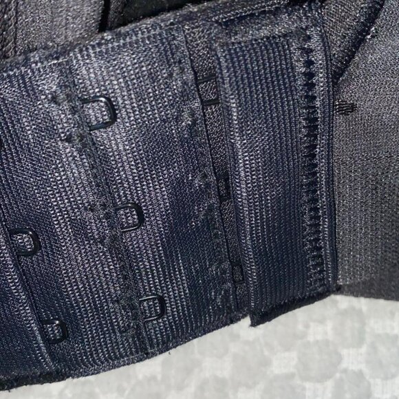 Bali Comfort Revolution Shaping Wireless Smoothing Bra - Picture 4 of 8